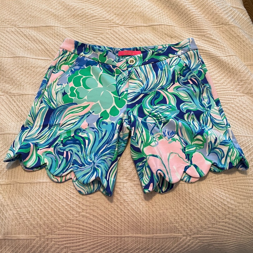 Lilly Pulitzer scalloped shorts size 2